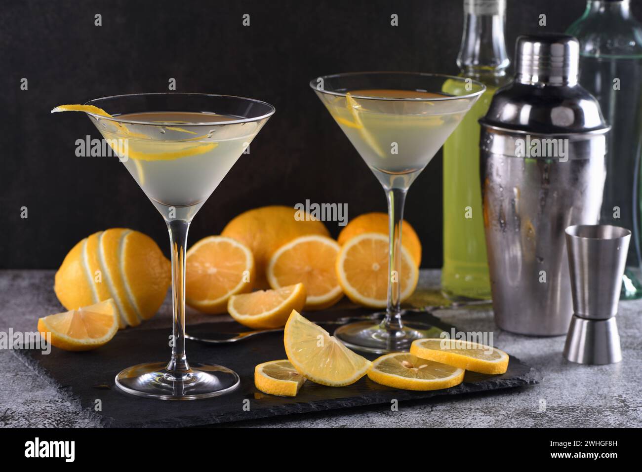 Martini al limone con scorza Foto Stock