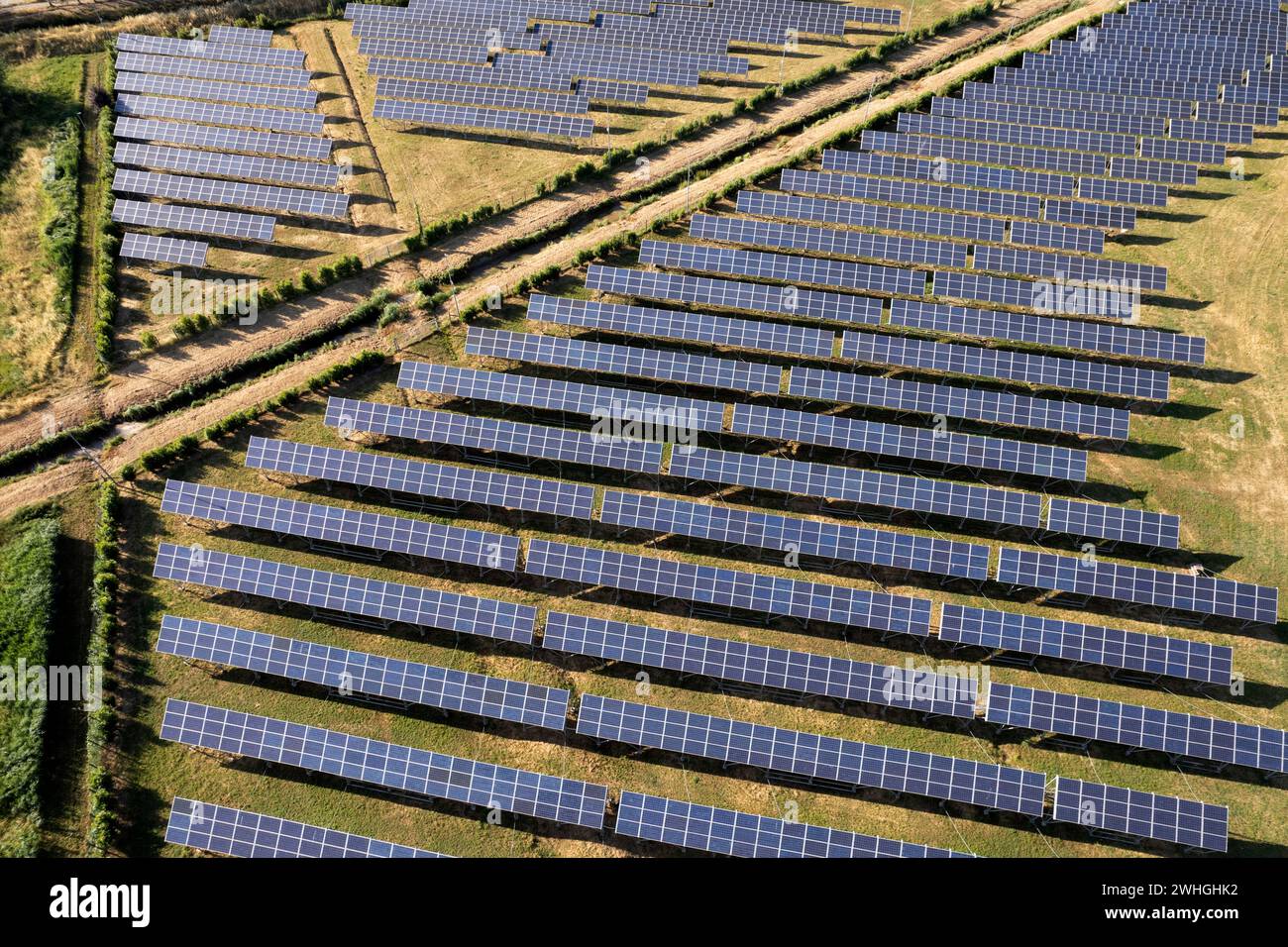 Documentazione fotografica aerea di un impianto a pannelli solari Foto Stock