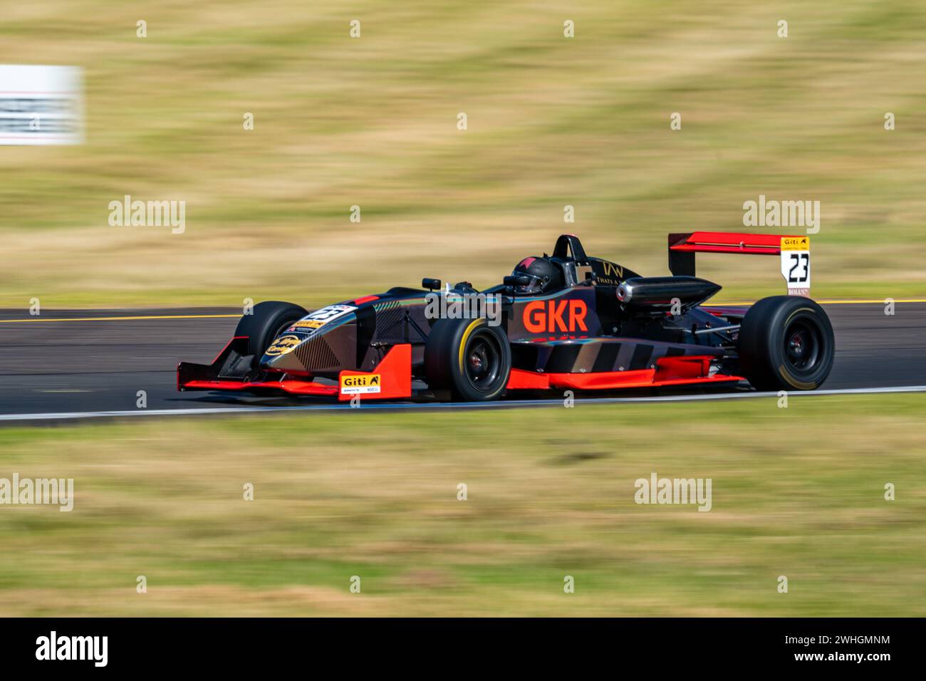 Sandown Park, Australia. 10 febbraio 2024. George Kantzios (#23) si trasforma in svolta 3 durante le qualifiche per il Giti Australian Formula Open di sabato alla Shannon's Speed Series Race Sandown Credit: James Forrester/Alamy Live News Foto Stock