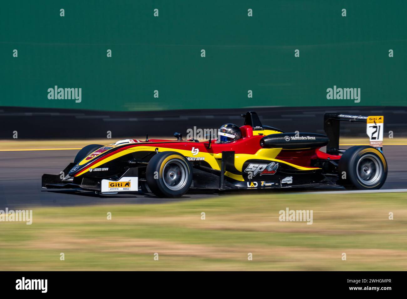 Sandown Park, Australia. 10 febbraio 2024. Ryan Macmillan naviga al turno 3 durante le qualifiche per il Giti Australian Formula Open sabato alla Shannon's Speed Series Race Sandown Credit: James Forrester/Alamy Live News Foto Stock