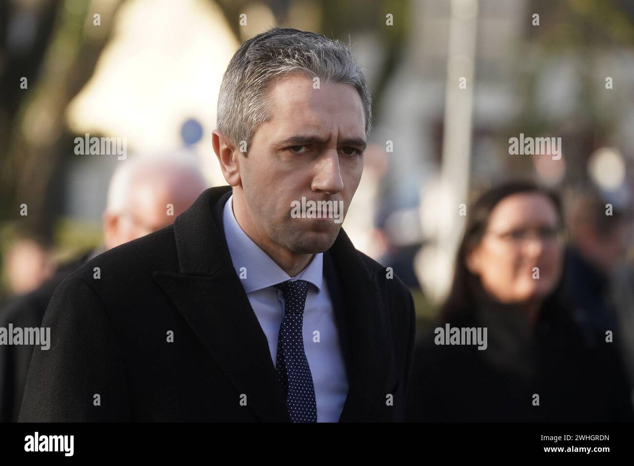 Simon Harris, ministro dell'istruzione superiore, della ricerca, dell'innovazione e della scienza, arriva per il funerale di stato dell'ex taoiseach John Bruton presso la chiesa dei santi Pietro e Paolo a Dunboyne, Co Meath. Data foto: Sabato 10 febbraio 2024. Foto Stock