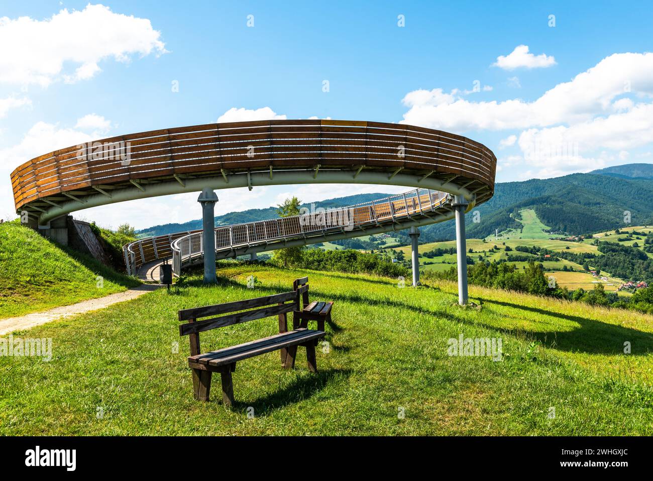 Torre Lookout a Barcice, Polonia. Poprad Park Landscape e Beskidy Mountains Foto Stock