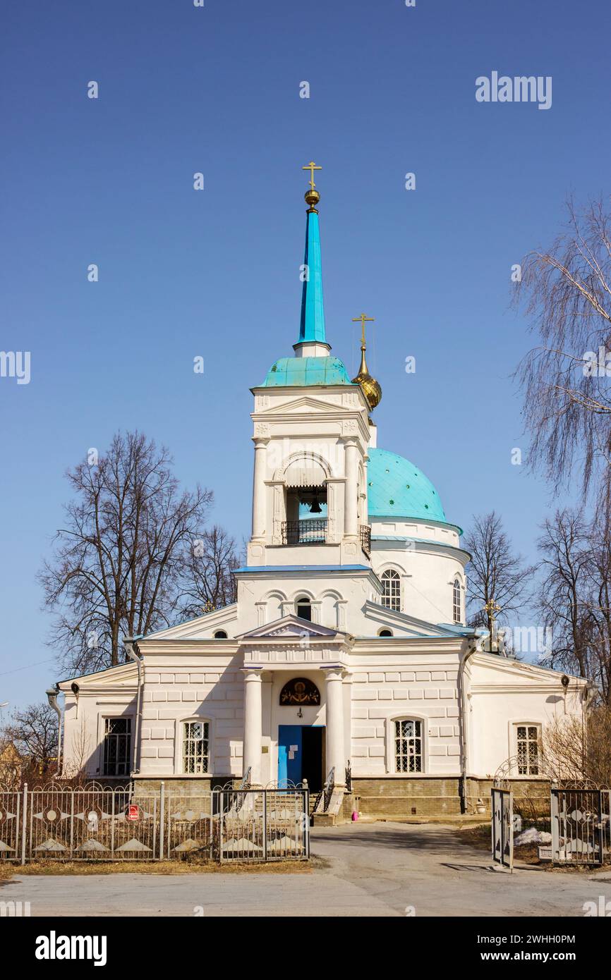 Facciata occidentale della Chiesa dell'Intercessione a Gorodets, regione di Nizhny Novgorod, Russia Foto Stock