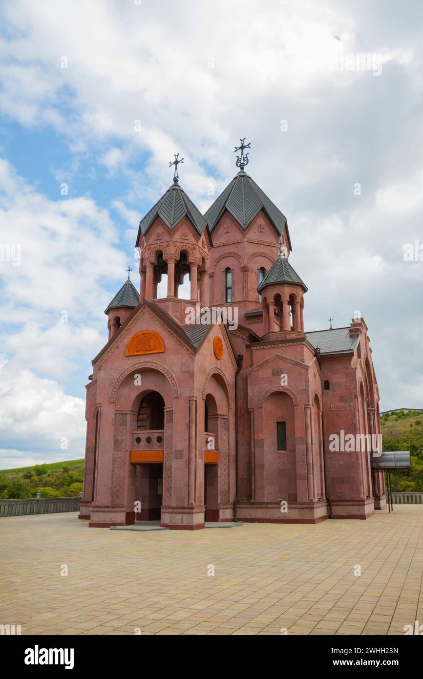 Chiesa apostolica armena di S.. George Victorious fu costruito in tufo rosa nel villaggio di GAI Kodzor. Foto Stock