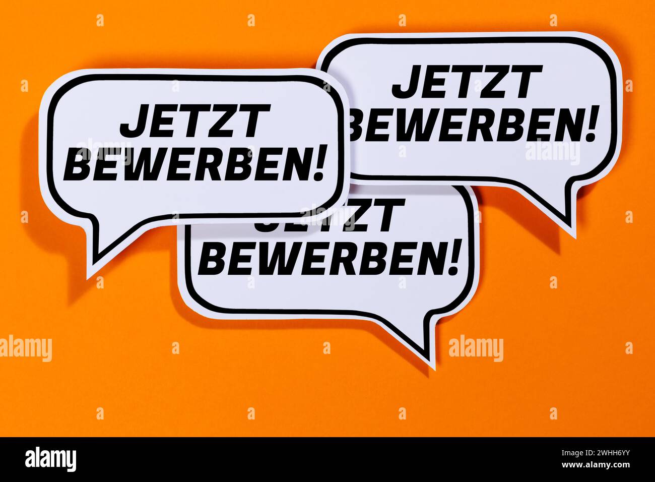 Stoccarda, Germania - 16 gennaio 2024: Candidatura candidatura lavoro ricerca lavoro ricerca lavoro ricerca lavoro in bolle di discorso comunicazione Business Concept Speak Foto Stock