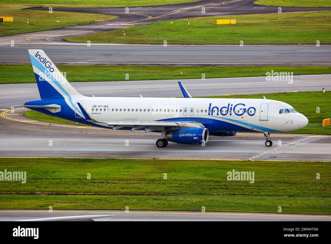 Changi, Singapore - 3 febbraio 2023: Un Airbus A320 dell'Indigo con bandiera VT-IAS all'aeroporto Changi (SIN) di Singapore. Foto Stock