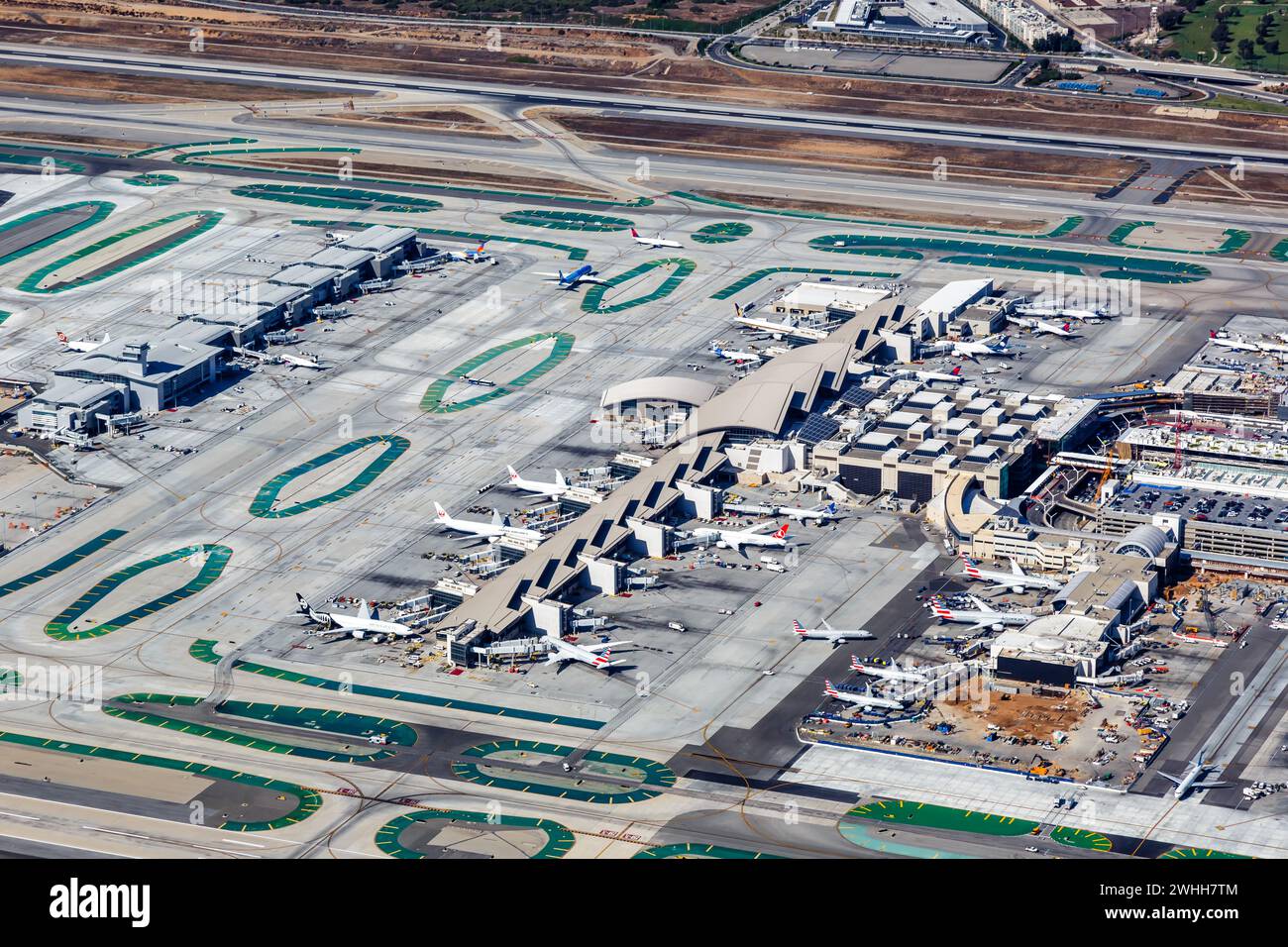 Los Angeles, USA - 4 novembre 2022: Veduta aerea dell'aeroporto di Los Angeles (LAX) con il Tom Bradley International Terminal negli Stati Uniti. Foto Stock