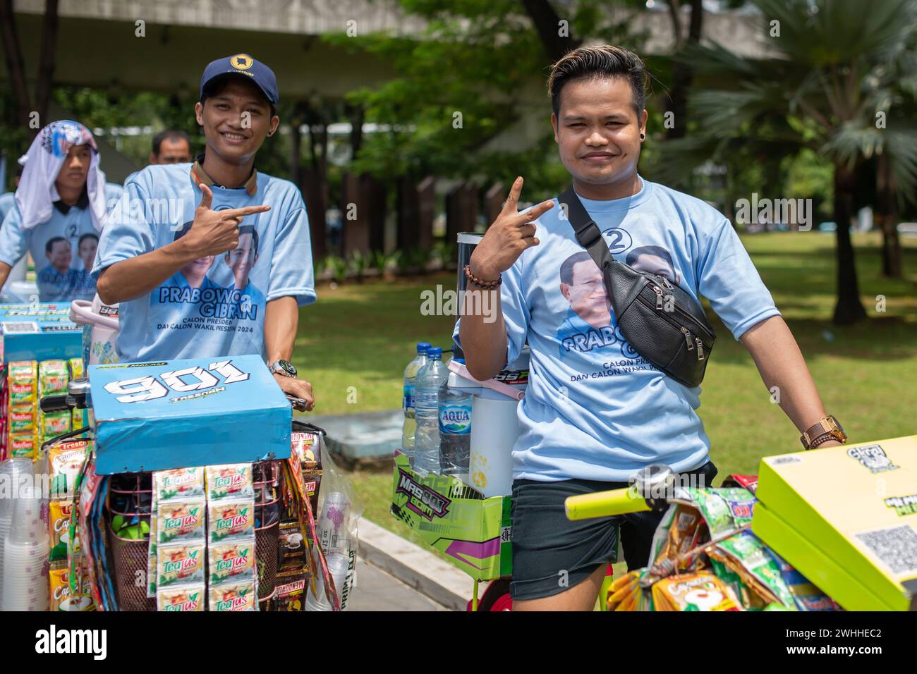 GIACARTA, INDONESIA - 10 FEBBRAIO 2024: Sostenitori di Prabowo Subianto e Gibran Rakabuming Raka visti per le strade di Giacarta, Indonesia. Foto Stock