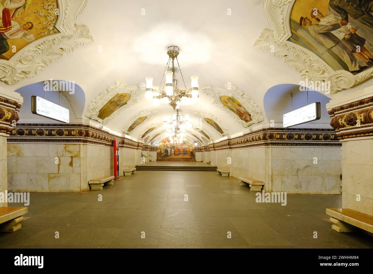 Interno della stazione della metropolitana Kievskaya Mosca, Russia Foto Stock