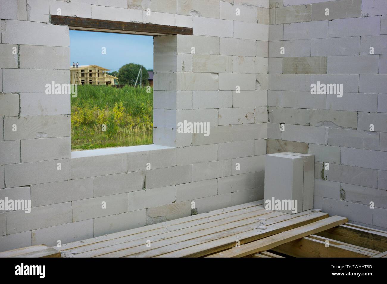 Vista dalla camera di una casa di campagna in costruzione Foto Stock