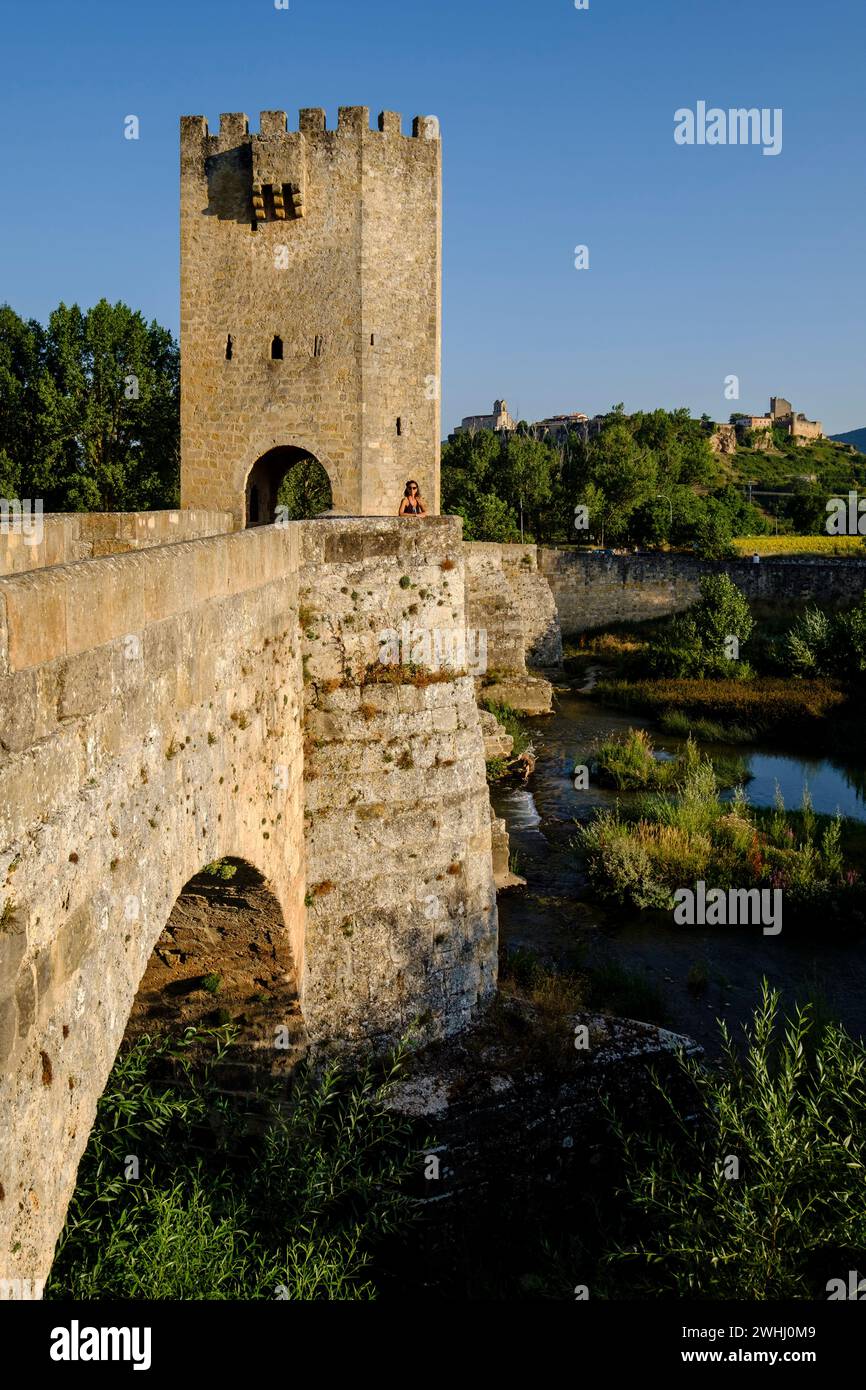 Ponte medievale di FrÃ­as Foto Stock