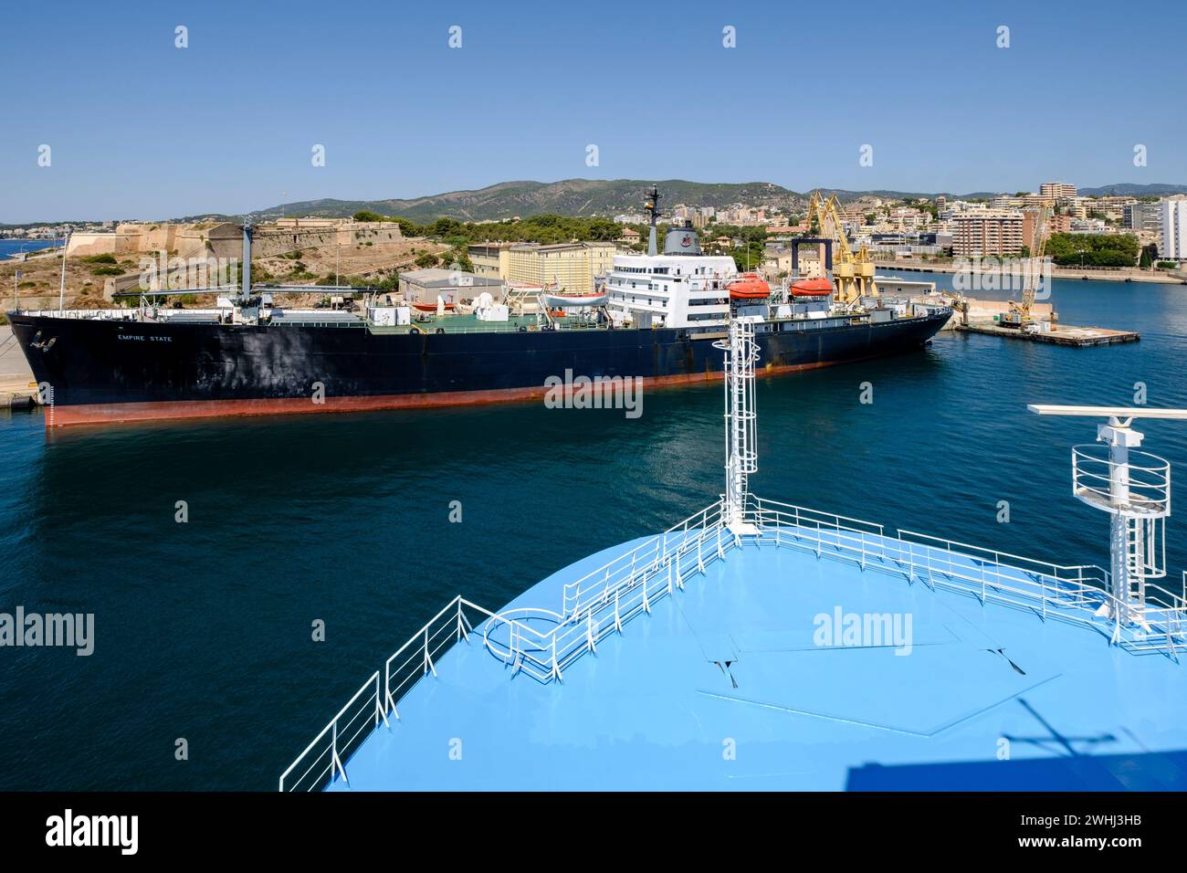 Nave da carico nel porto di Palma Foto Stock