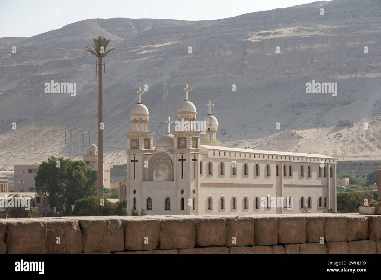 Vista dal tetto del Monastero bianco vicino alla città egiziana superiore di Sohag, nel Medio Egitto Foto Stock