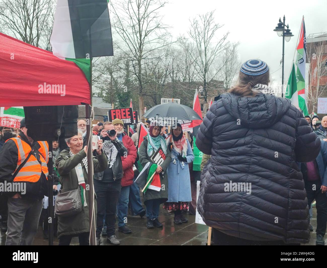 Maidstone Kent Regno Unito 10 febbraio 2024 Smettila di armare la protesta israeliana al Country Hall Speaker Jessica leshnikov Foto Stock