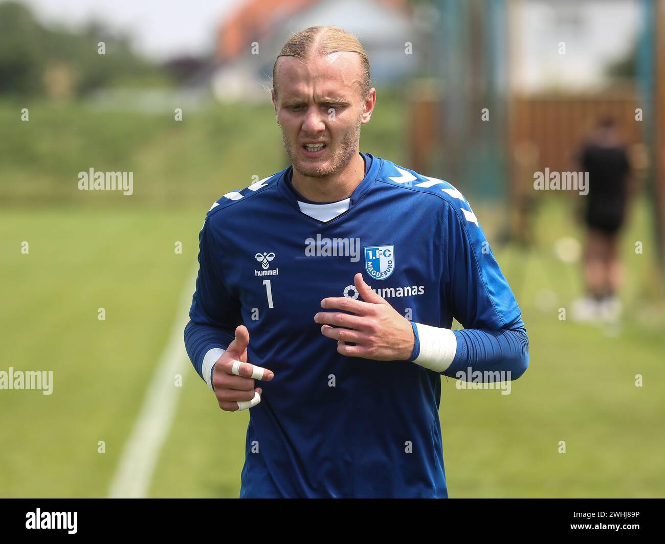 Il portiere Dominik Reimann del Magdeburgo 1 all'inizio della stagione 2023-24 della Bundesliga 2 Foto Stock
