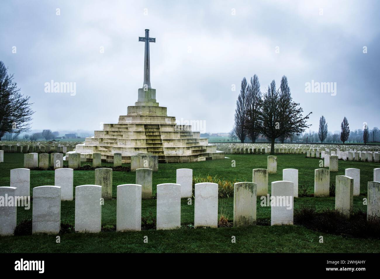 Cross of Sacrifice, Tyne Cot Commonwealth War Graves Cemetery e Memorial to the Missing Foto Stock