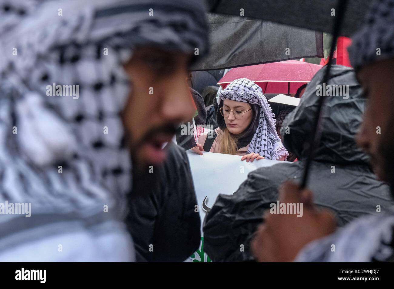 Roma, Italia. 10 febbraio 2024. Foto Mauro Scrobogna/LaPresse10-02-2024 Roma, Italia - Cronaca - Manifestazione della comunit&#xe0; palestinese in Italia - nella foto: momenti della manifestazione a sostegno della causa palestinese e della guerra contro lo stato di Israele a Gaza 10 febbraio 2024 Roma, Italia - News - dimostrazione della comunità palestinese in Italia - nella foto: momenti della manifestazione a sostegno della causa palestinese e della guerra contro lo Stato di Israele a Gaza credito: LaPresse/Alamy Live News Foto Stock