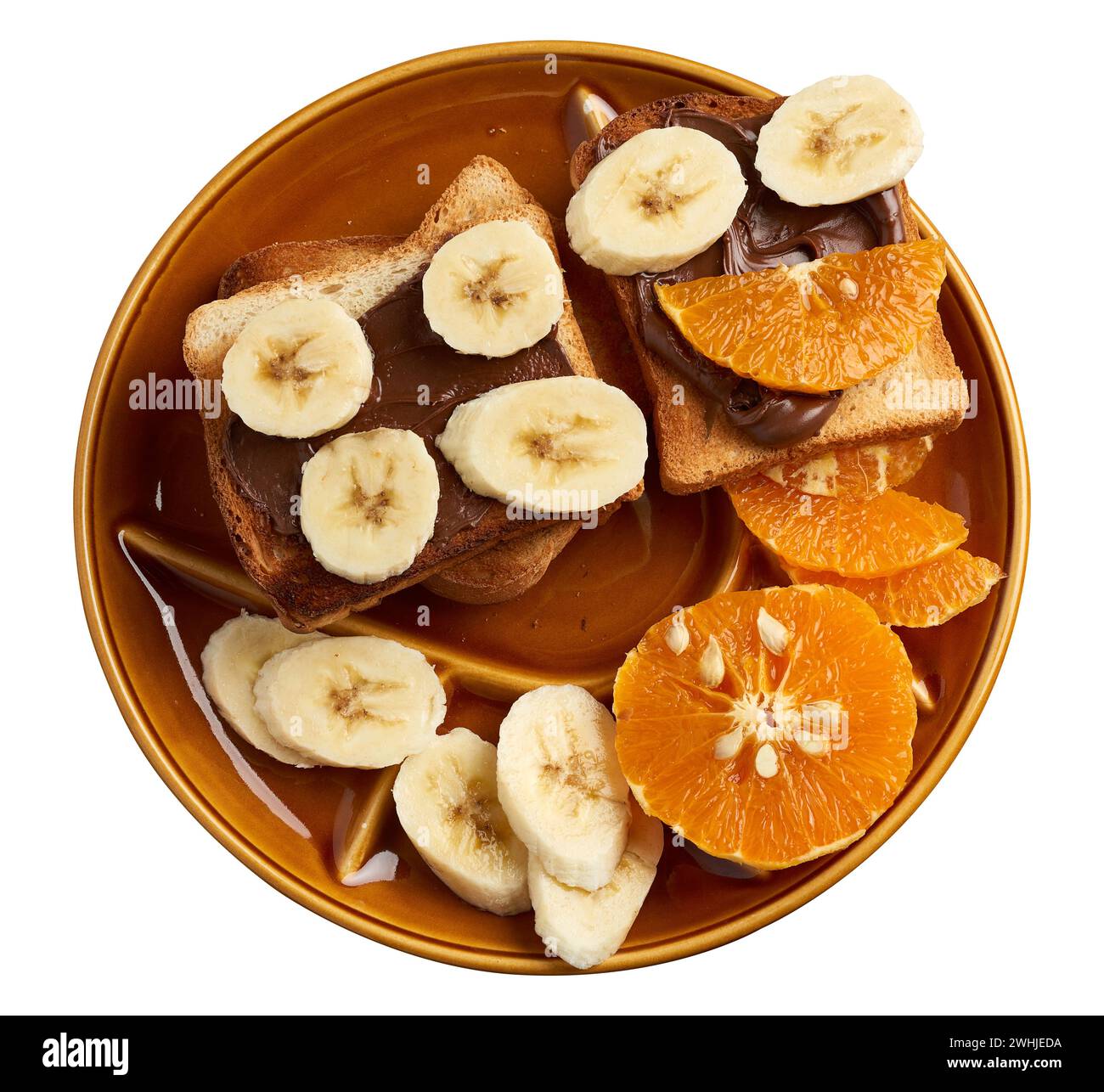 Panini con pasta al cioccolato e fette di banana su un piatto, colazione mattutina, vista dall'alto Foto Stock