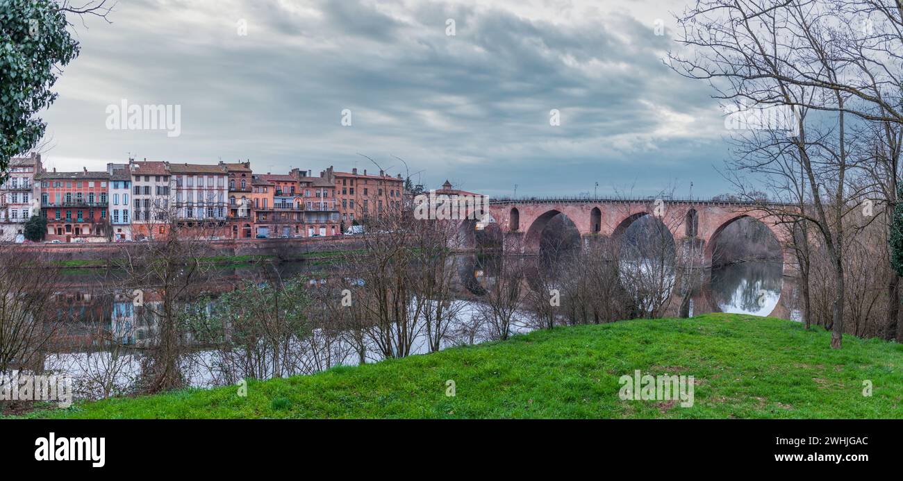 Panorama di Montauban nel Tarn et Garonne in Occitanie, Francia Foto Stock