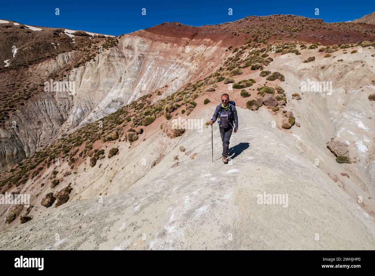 Altopiano di Tarkeddit discesa verso la gola di Arous Foto Stock