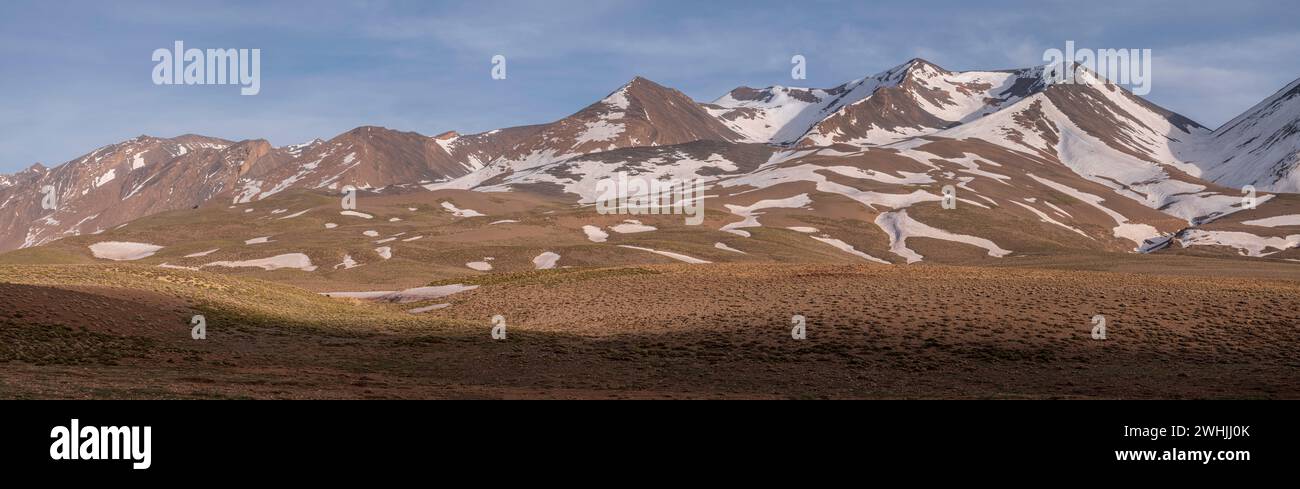 I Mgoun vanno dalla pianura di Tarkeddit Foto Stock