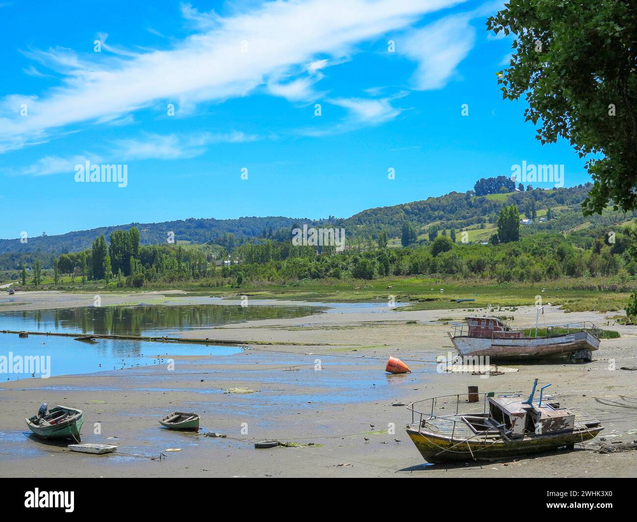 Vista della città di Castro, è la capitale della provincia di Chiloe, situata a sud del Cile. Sulla costa orientale, ospita quasi tutta la popolazione Foto Stock