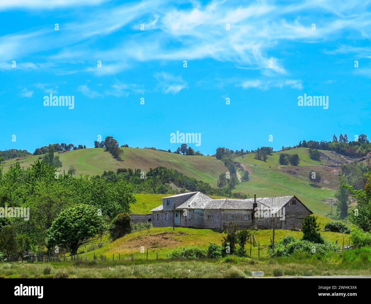 Vista della città di Castro, è la capitale della provincia di Chiloe, situata a sud del Cile. Sulla costa orientale, ospita quasi tutta la popolazione Foto Stock