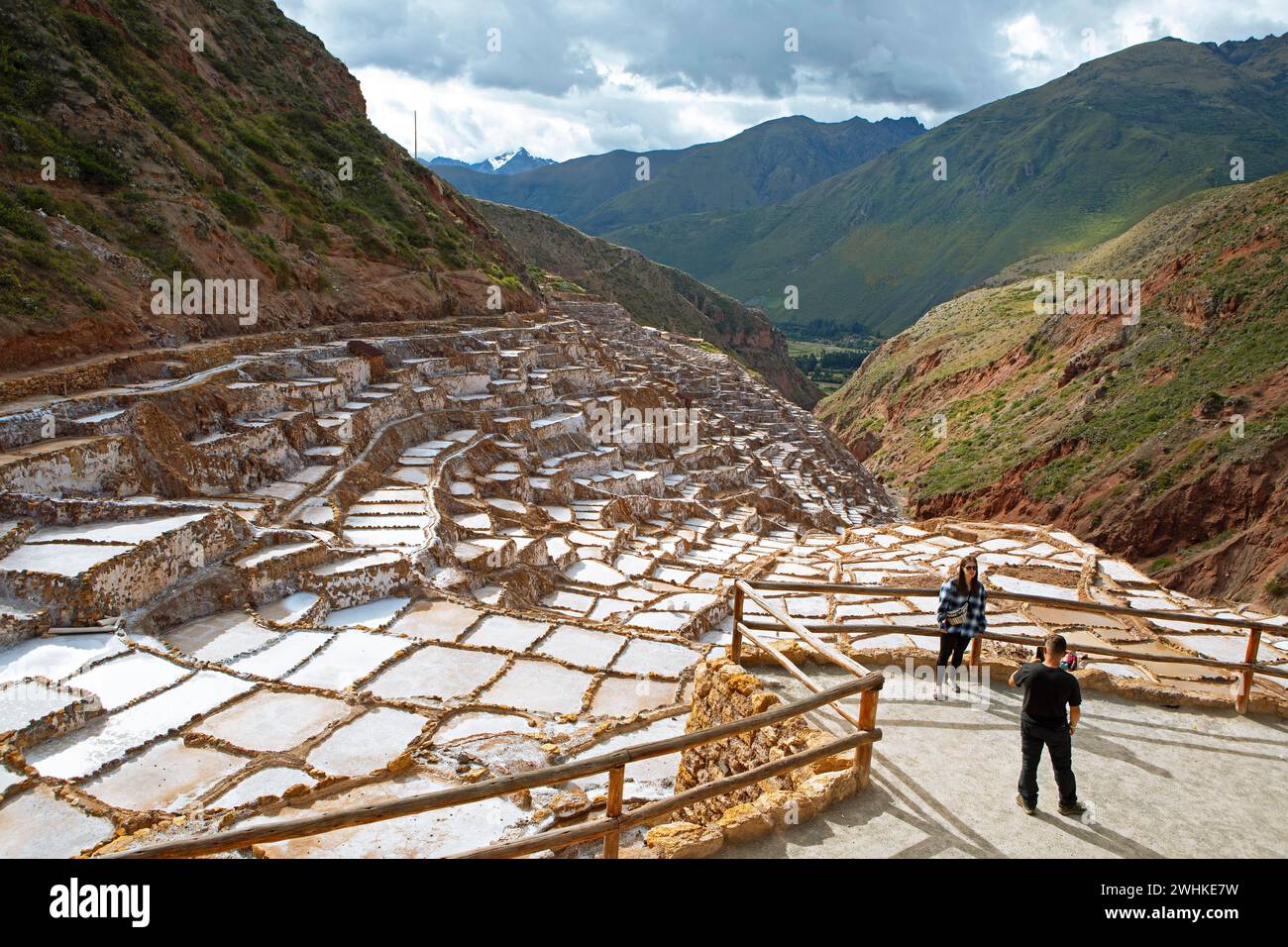 Salineras de Maras o miniere di sale di Maras, regione di Cusco, Perù Foto Stock