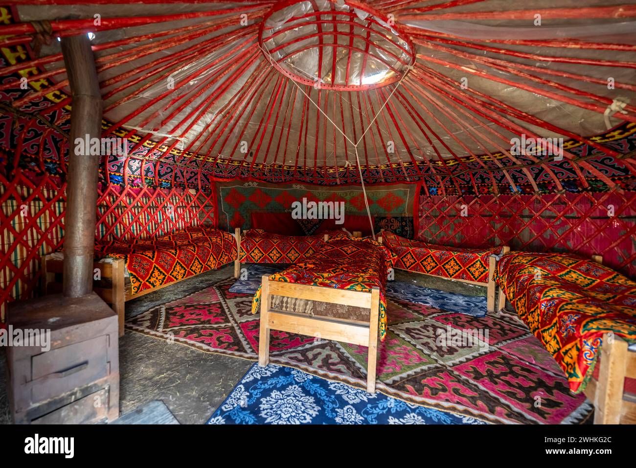 Foto degli interni, yurta tradizionale, Kirghizistan Foto Stock