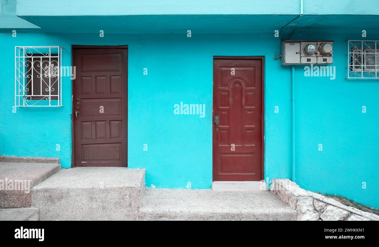 Edificio vecchio, facciata colorata, Guayaquil, Ecuador. Foto Stock