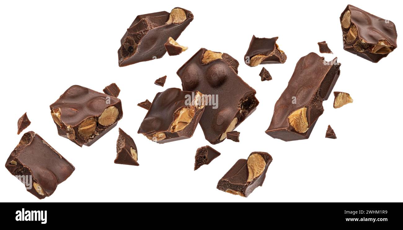 Pezzi di cioccolato fondente con mandorla isolata su sfondo bianco Foto Stock