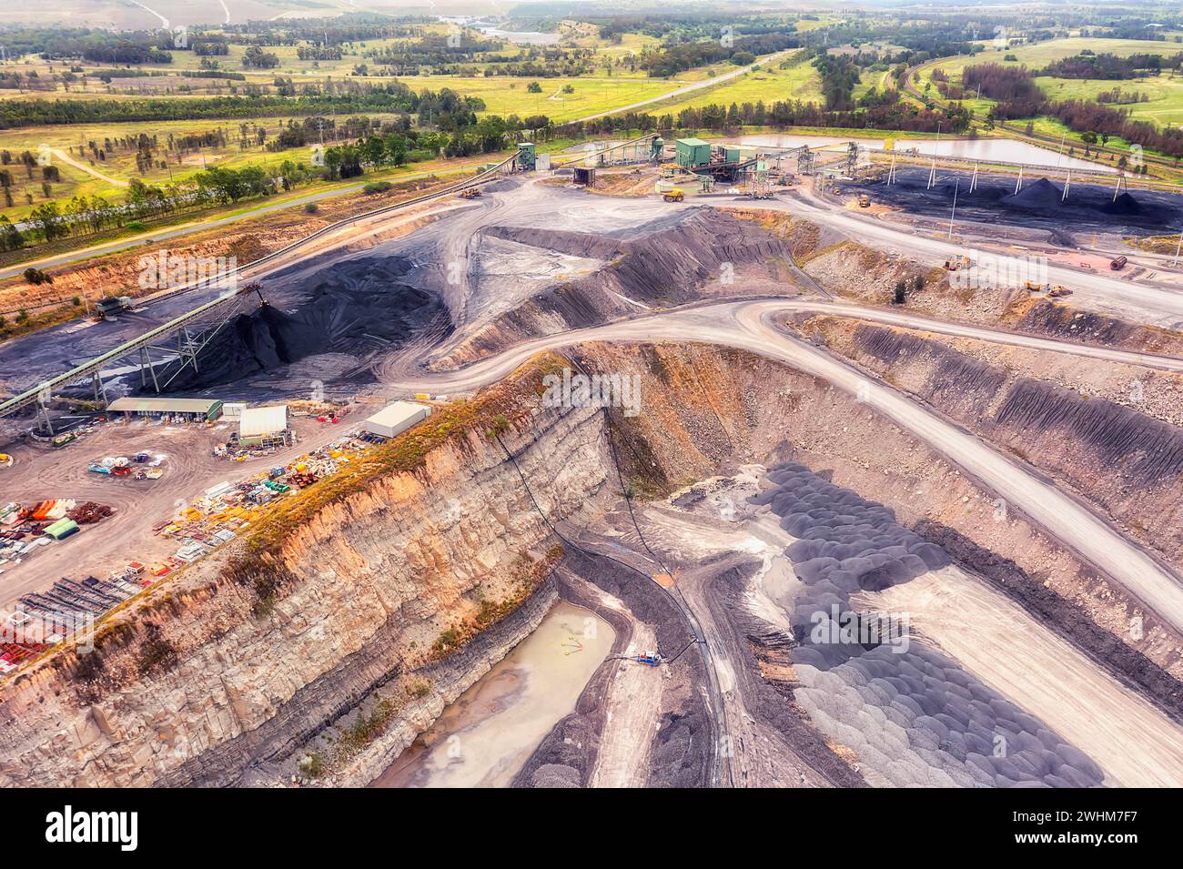 Miniera di carbone nero nel New England Hunter Valley del nuovo Galles del Sud, Australia - paesaggio industriale aereo. Foto Stock
