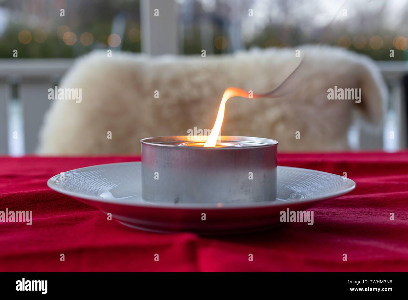 candela marshall su un panno rosso Foto Stock