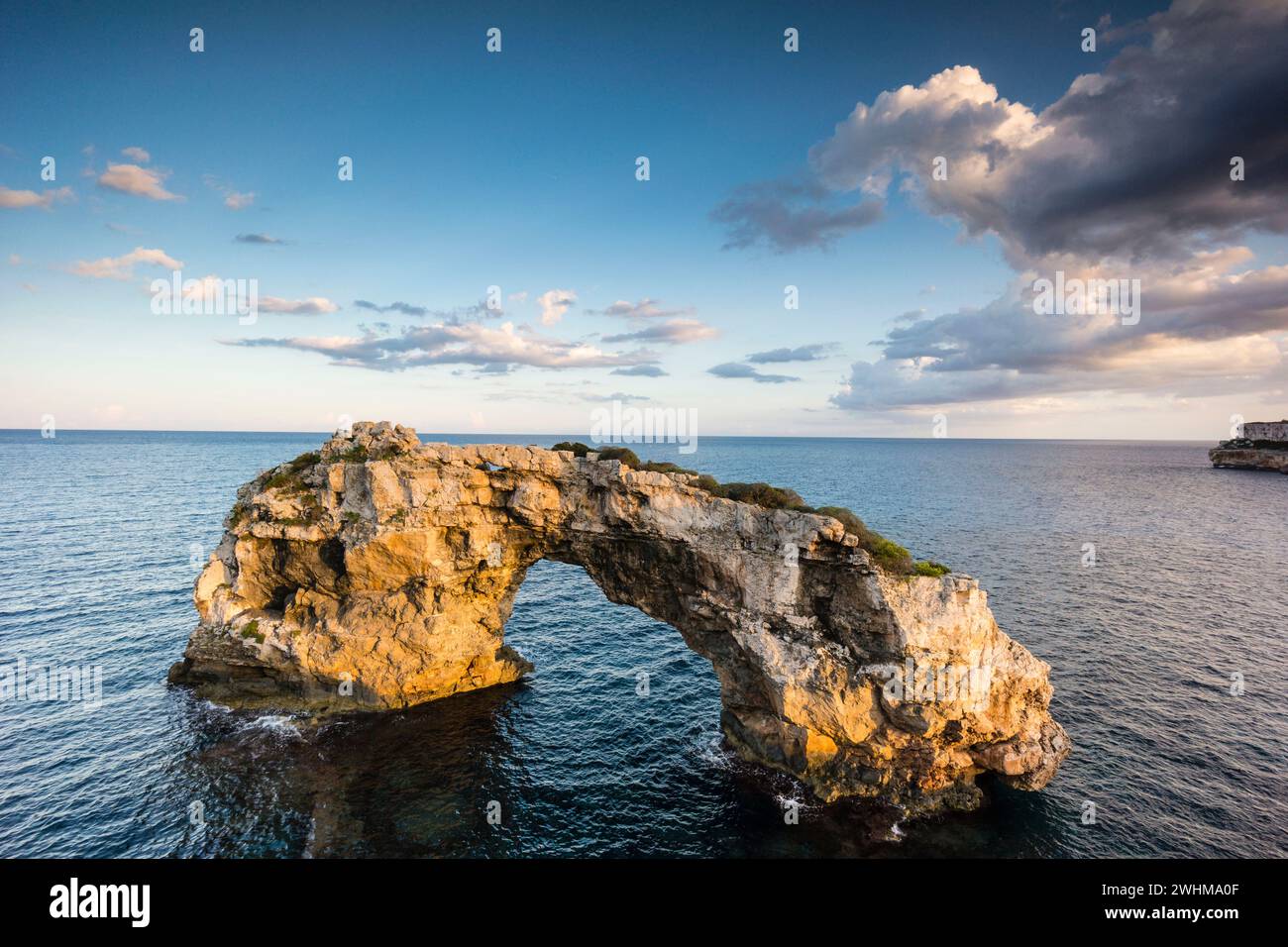 Arco di roccia naturale es Pontas Foto Stock