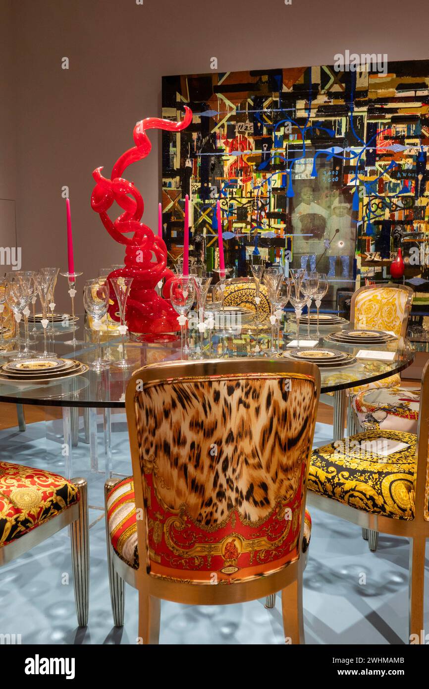 "The Collection of Sir Elton John: Opening Night" presso la casa d'aste di lusso Christie's situata nel Rockefeller Center, New York City, USA 2024 Foto Stock