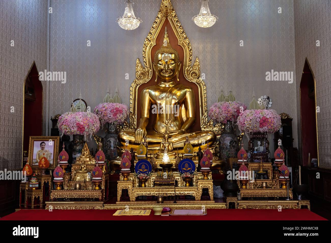 Statua del Buddha d'oro, Wat Traimit (Tempio del Buddha d'oro). Realizzato in oro 18 carati, è alto 3 metri e pesa 5,5 tonnellate. Foto Stock