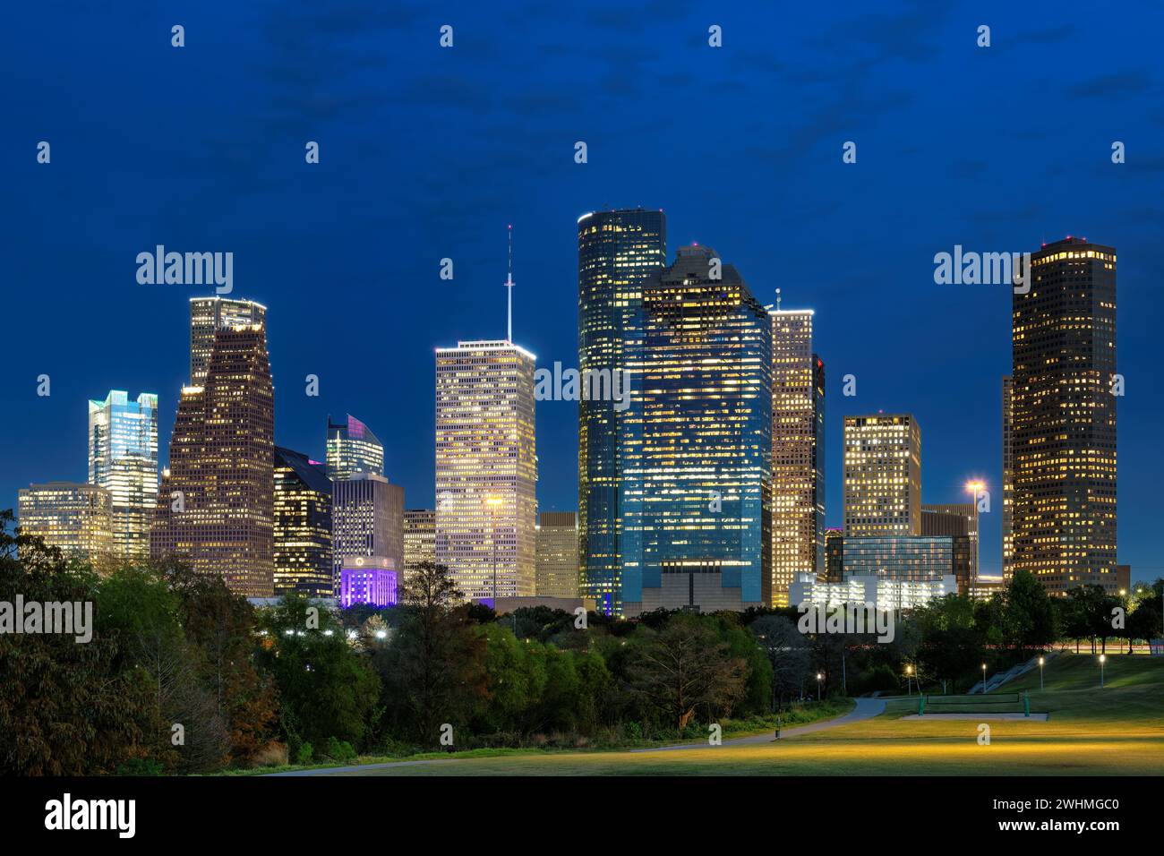 Vista notturna dello skyline di Houston a Houston, Texas, Stati Uniti Foto Stock