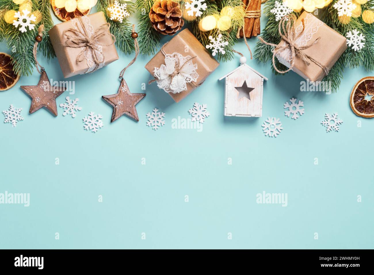 Zero sprechi di Natale o Capodanno. Confezioni sostenibili per regali e baule natalizie naturali bordo, spazio copia Foto Stock