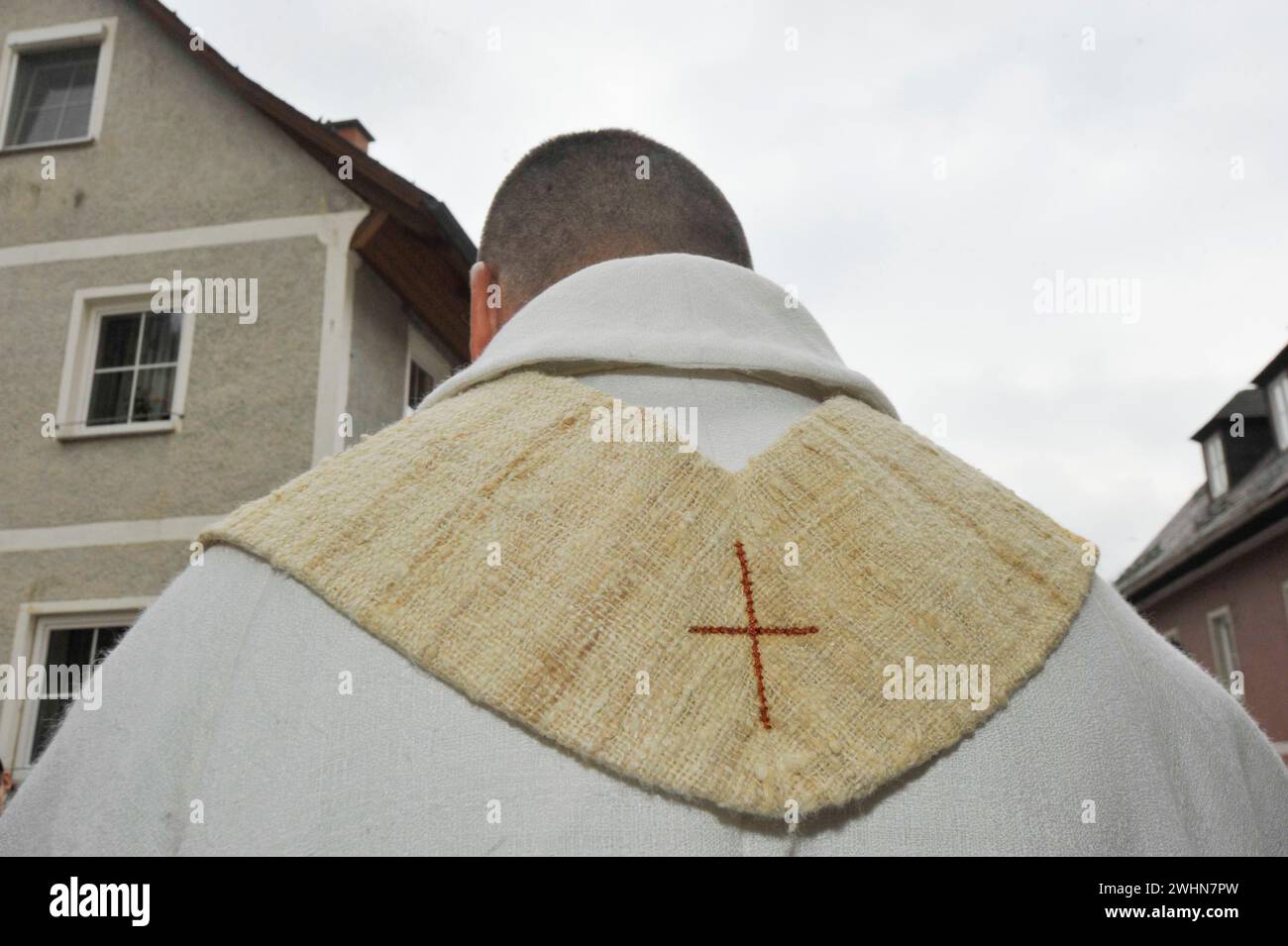 Sacerdote cattolico romano nel cristianesimo Foto Stock