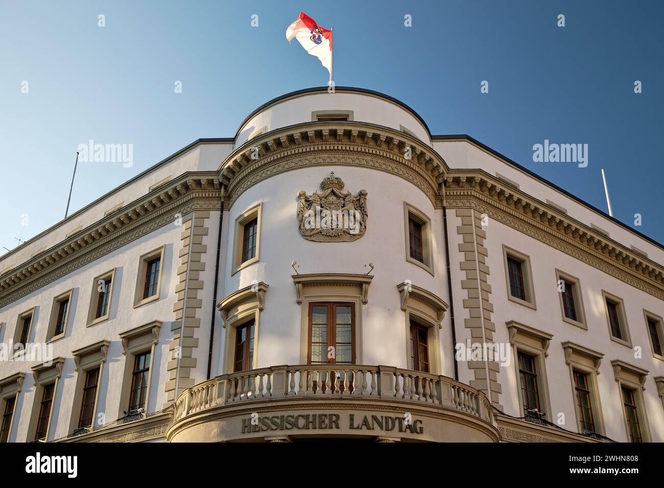 parlamento dell'Assia con bandiera di stato, capitale dello stato Wiesbaden, Assia, Germania, Europa Foto Stock