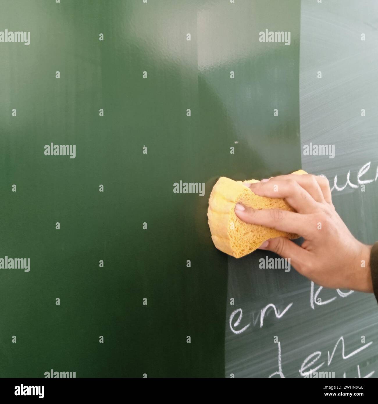 Lavagna in una classe scolastica Foto Stock