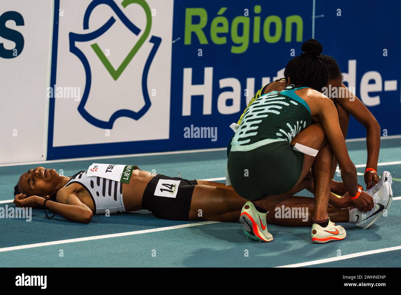 Gudaf TSEGAY (ETH), 3000m donne, durante il Meeting de Lievin 2024, Hauts-de-France Pas-de-Calais Trophée EDF, World Athletics Indoor Tour Gold Athletics evento il 10 febbraio 2024 all'Arena di Lievin, Francia - foto Alexandre Martins/DPPI credito: DPPI Media/Alamy Live News Foto Stock