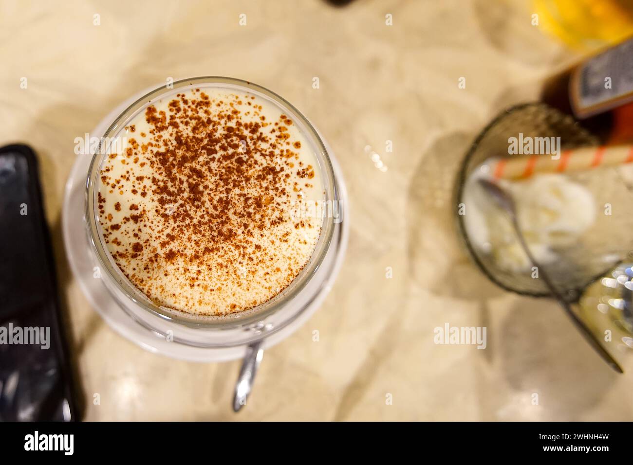 Caffè all'uovo (CA Phe Trung) al J'Adore Cafe, Hanoi, Vietnam Foto Stock