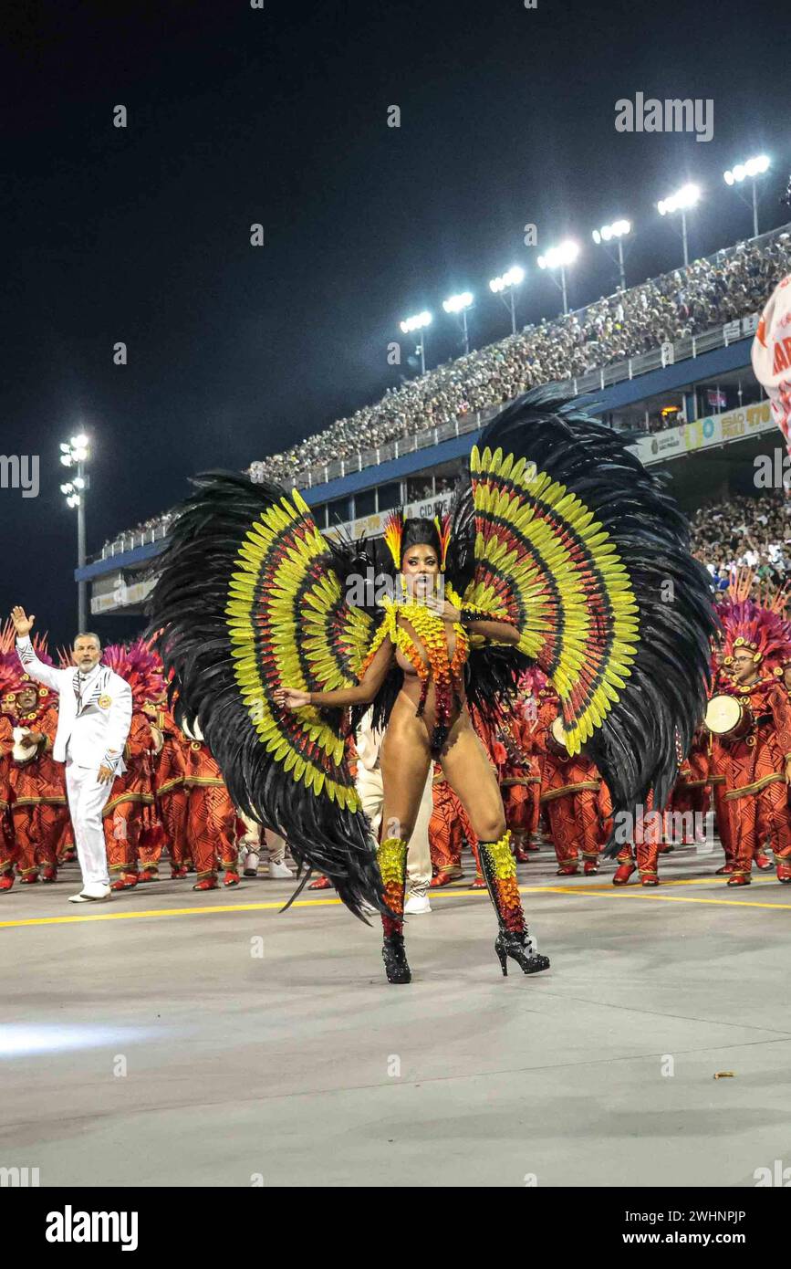 Carnaval SP Turis 2024 - Tom maior SAO PAULO SP, 02/11/2023 - Carnival SP Turis /Parata delle scuole del gruppo speciale - Tom Maior, in una sfilata questo sabato sera, al Sambodromo di Anhembi, Sao Paulo 11. IMAGO / Jefferson Aguiar Sao Paulo Brasil Copyright: XJeffersonxAguiarx Foto Stock