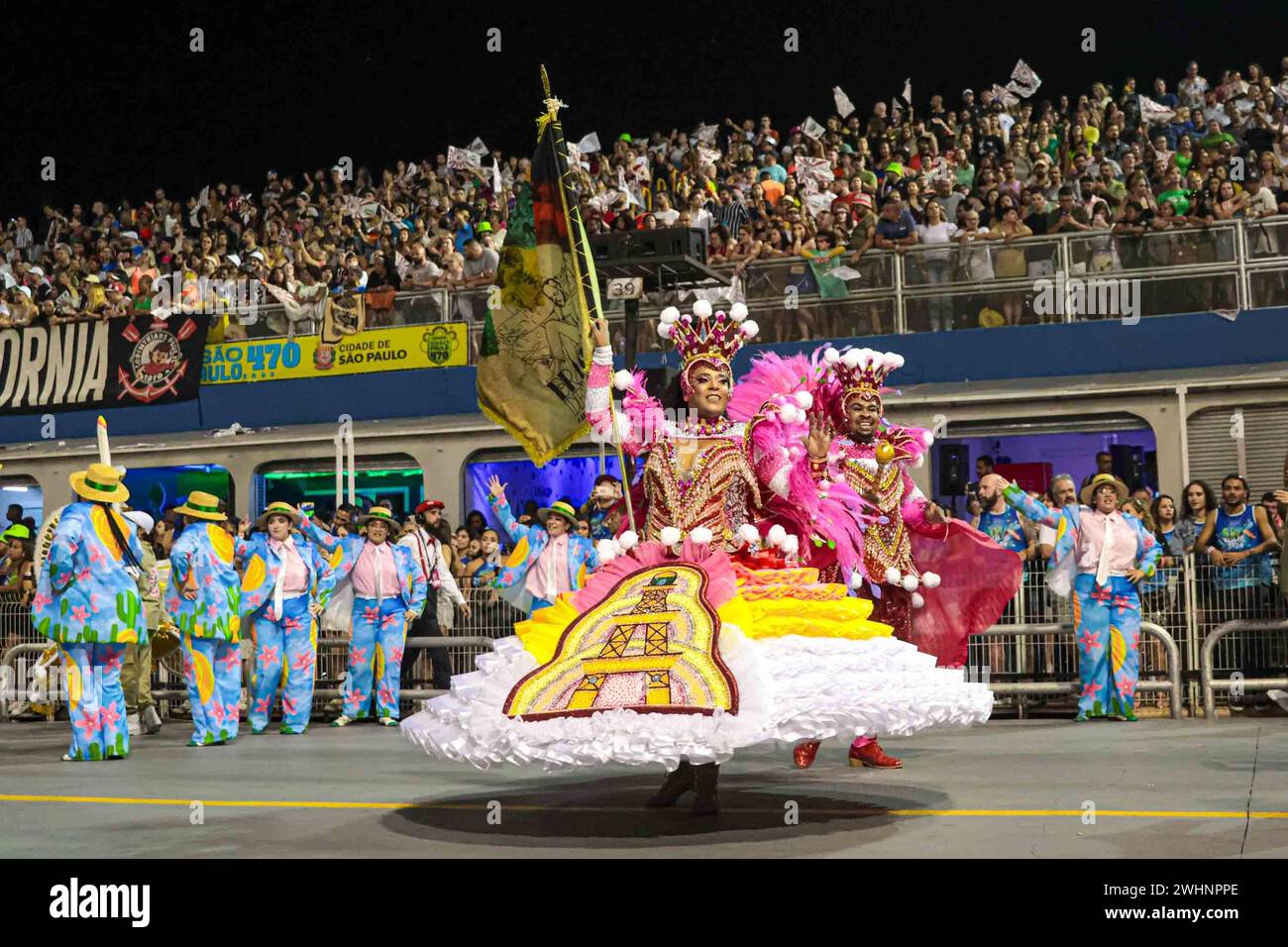 Carnaval SP Turis 2024 - Tom maior SAO PAULO SP, 02/11/2023 - Carnival SP Turis /Parata delle scuole del gruppo speciale - Mocidade Alegre, in sfilata questo sabato sera, al Sambodromo di Anhembi, Sao Paulo 11. IMAGO / Jefferson Aguiar Sao Paulo Brasil Copyright: XJeffersonxAguiarx Foto Stock