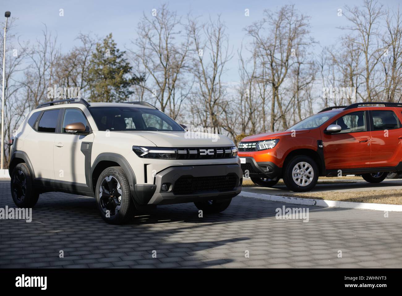 Mioveni, Romania - 7 febbraio 2024: Il nuovo modello Dacia Duster 2024. Foto Stock