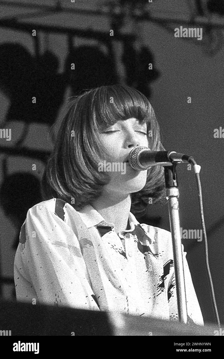 La cantante pop soul britannica Kiki Dee si esibisce al concerto del Queen Hyde Park 18/9/1976 Foto Stock