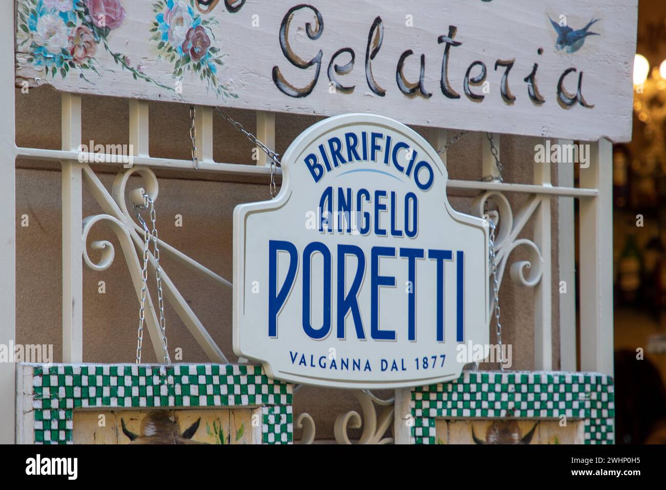 Bordeaux , Francia - 02 10 2024 : Birrificio Angelo Poretti, marchio italiano della birreria, marchio e sigla Varese, fondato nel 1877 da Angelo Por Foto Stock