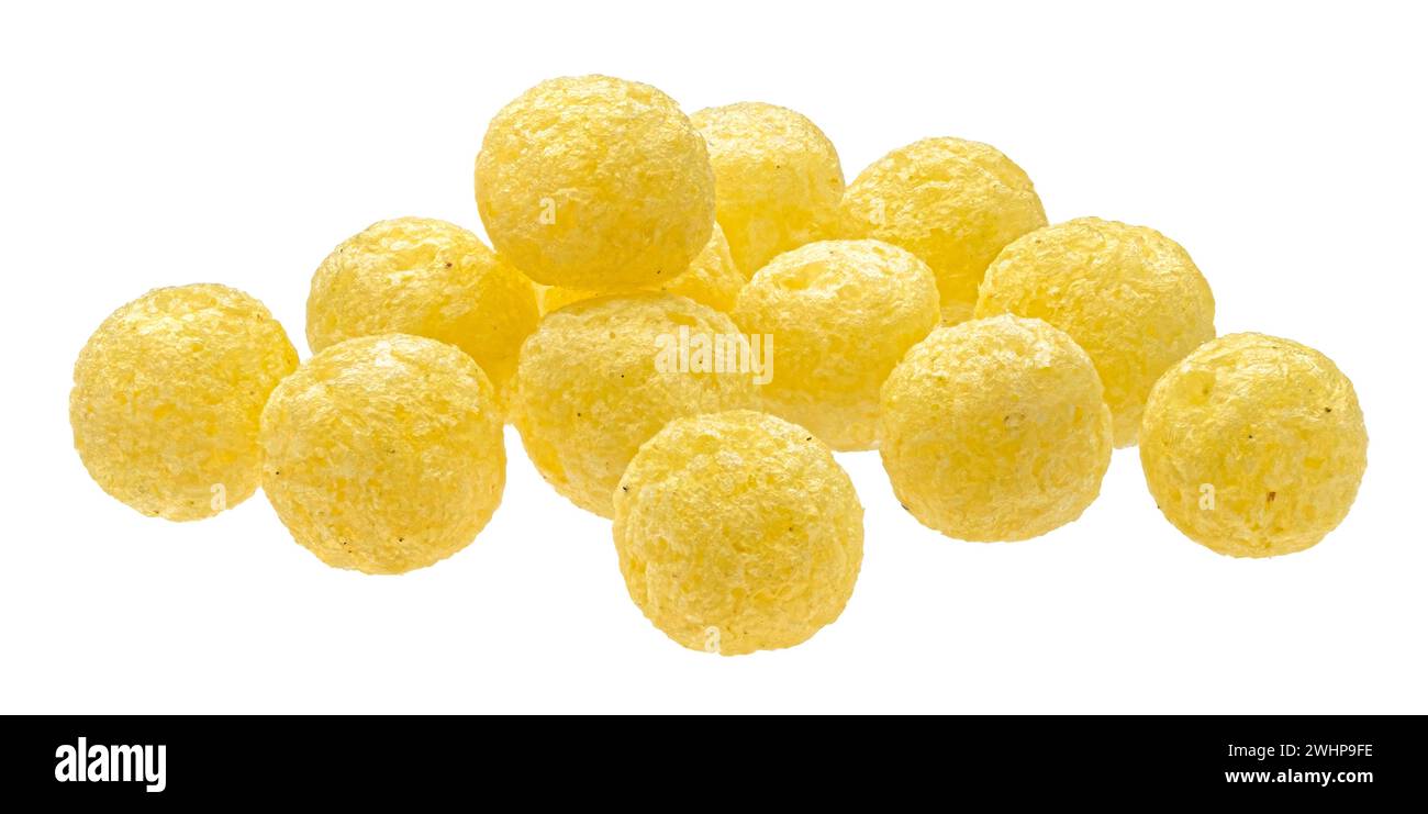 Sfere di mais isolate su sfondo bianco con percorso di ritaglio Foto Stock