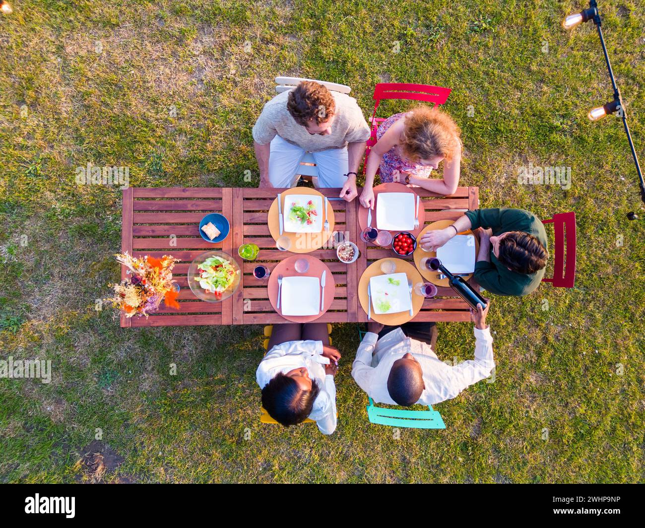 Incontro con i diversi Millennial Friends' Garden dall'alto Foto Stock